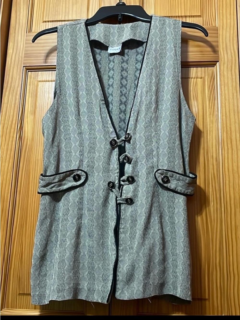 GINA K Elegant Gray Patterned Buttoned Vest